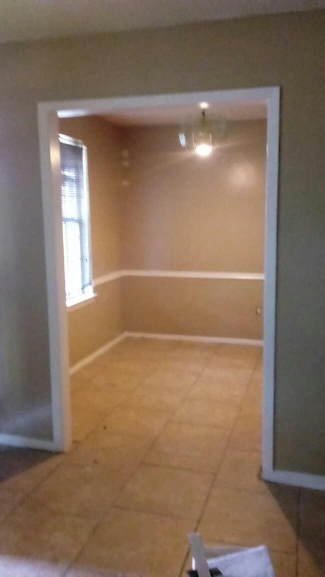 Dining Room - ceramic tile flooring - 4467 Sumners Wells Rd