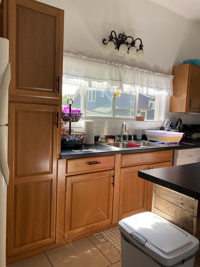 Kitchen - 102 E 3rd St