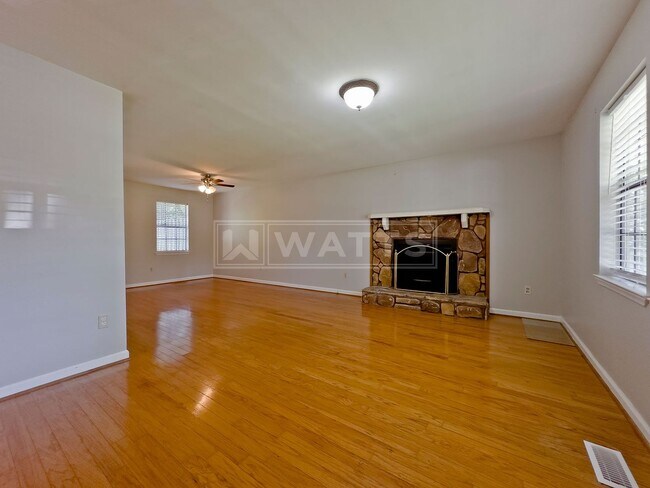 Foto del edificio - 3803 Crosby Dr