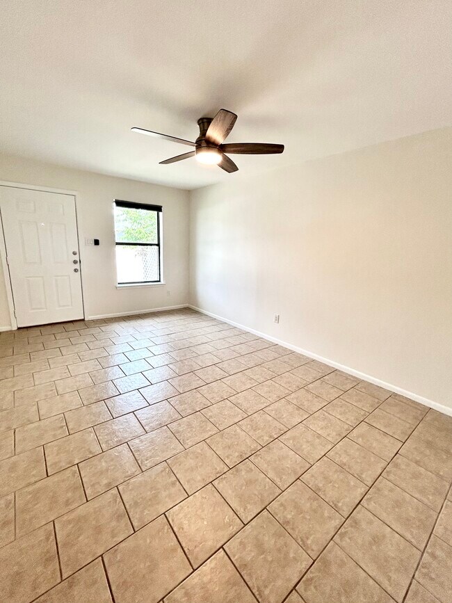 Foto del edificio - 1614 Cloverdale Ct