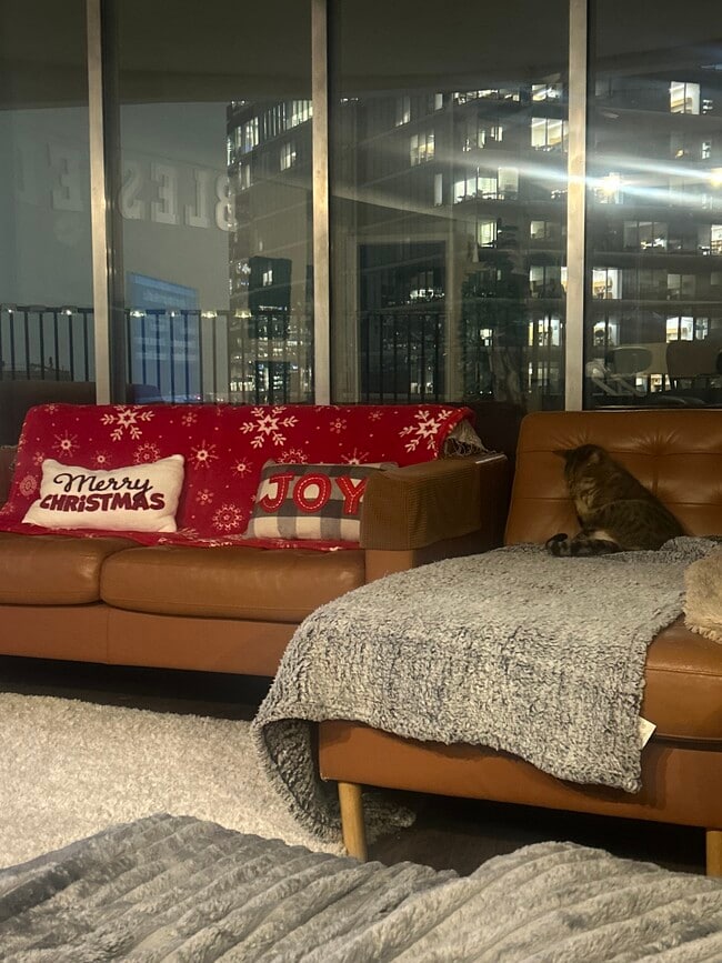 Building Photo - 300 N State St