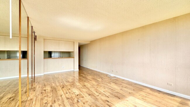 Foto del edificio - HIGHLY DESIRABLE 2 BED/2 BATH SPECTACULAR ...