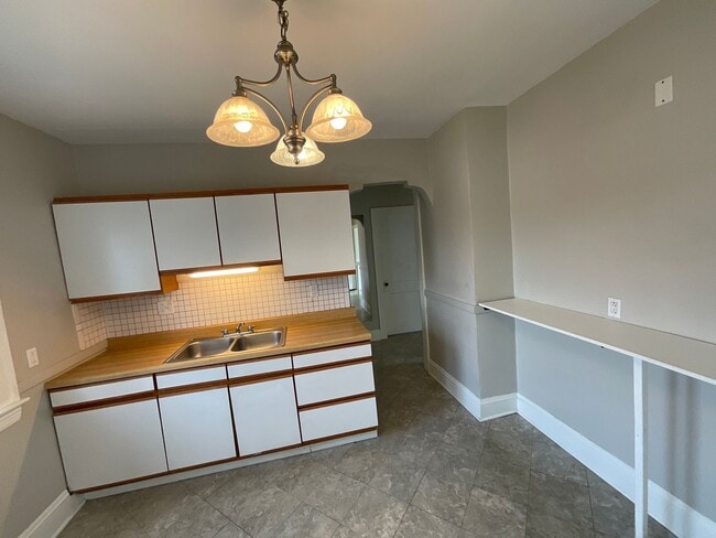 Building Photo - 19824 Pasnow Ave