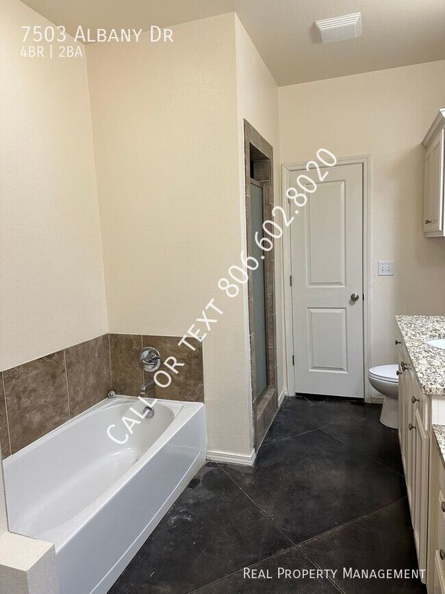 Building Photo - Great 4 bed 2 bath in City View!