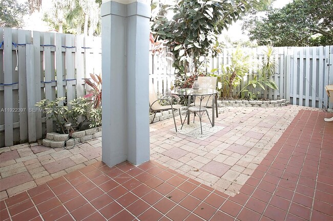 Foto del edificio - 1361 Cottonwood Cir