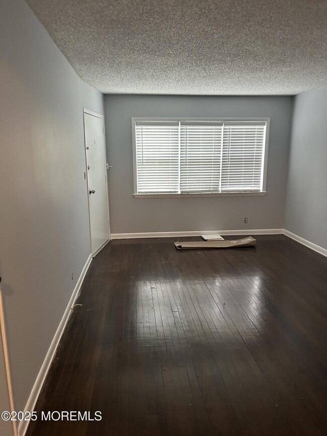 Foto del edificio - 661 Ocean Ave N