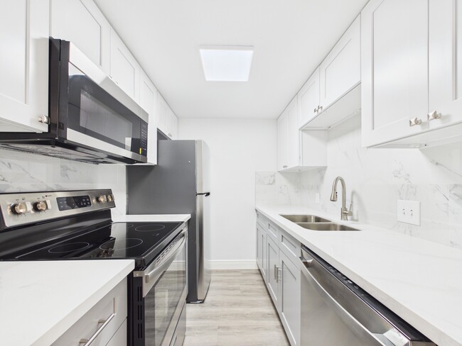 Building Photo - 7510 Hornwood Dr