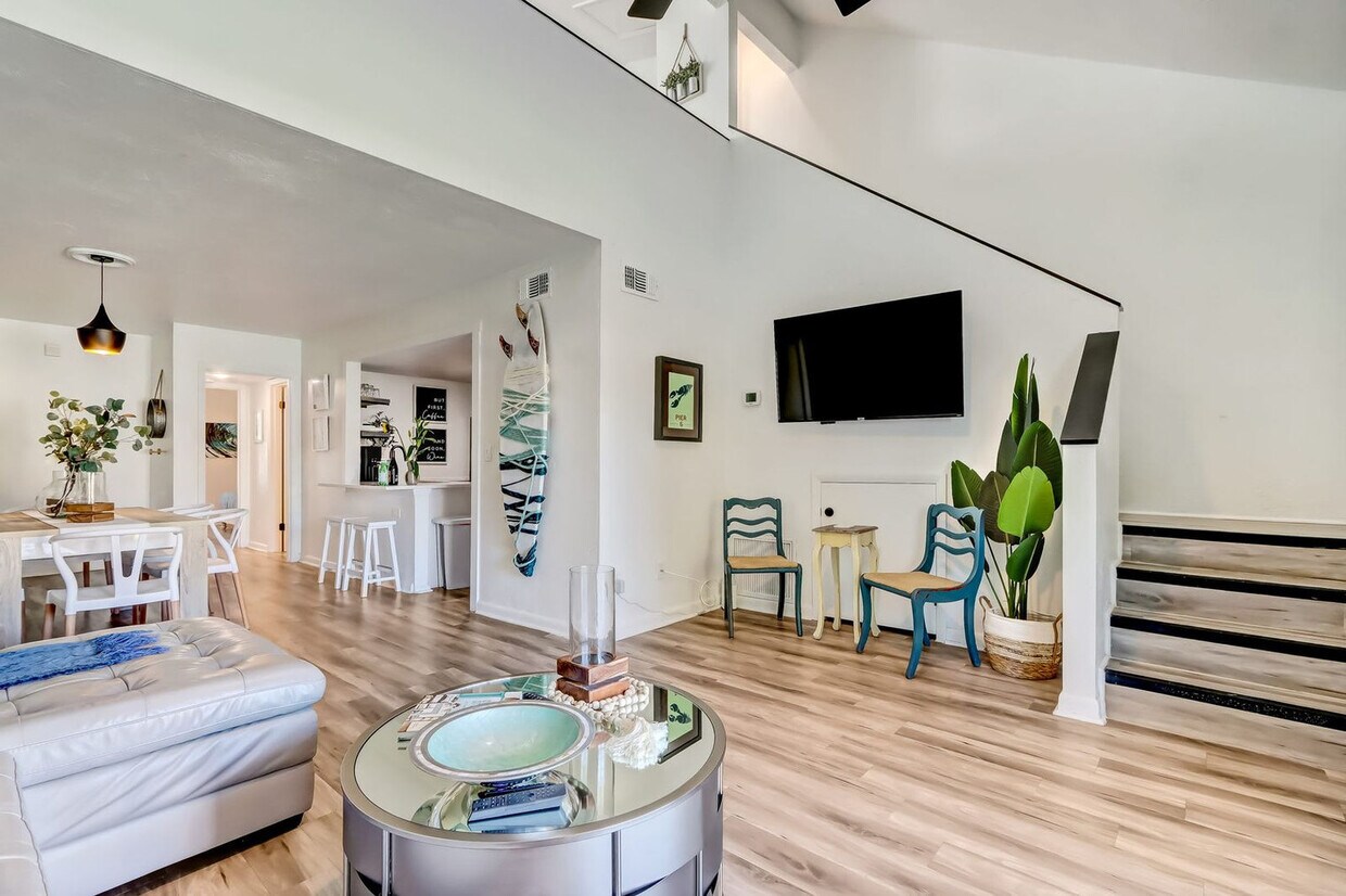 Foto principal - 2702 Seagate Ln N