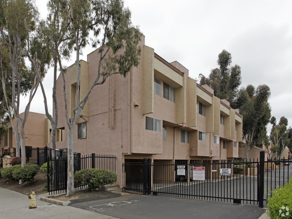 Foto principal - Otay Park Apartments