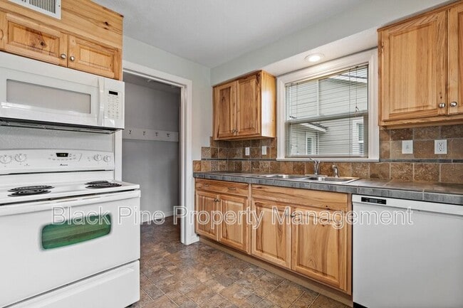 Building Photo - 4820 W.Franklin St.