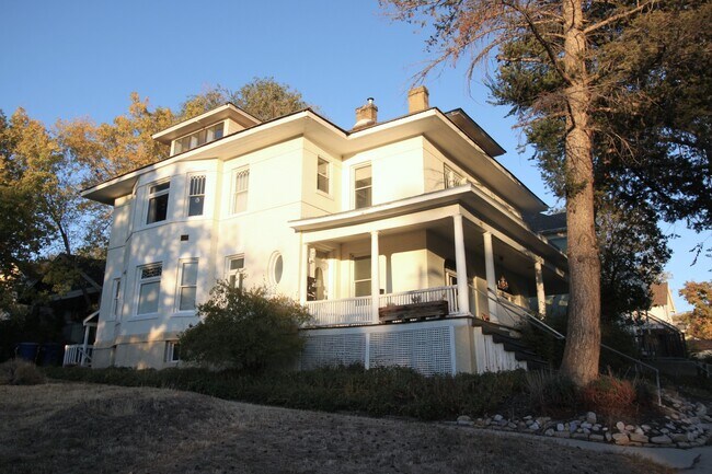Western exposure gets tons of afternoon and evening light - 851 E 3rd Ave