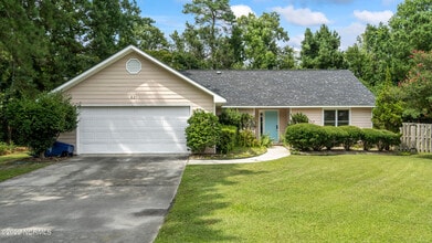 Building Photo - 621 Clover Dr