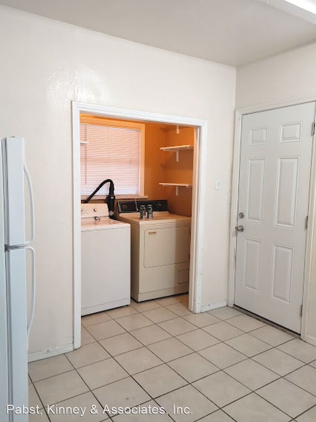 Building Photo - 3 br, 1 bath House - 1209 E BROADWAY STREET