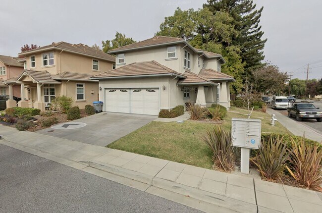 Foto del edificio - Beautiful 2 Level Home !!