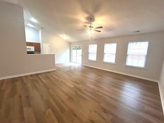 Building Photo - Excellent 3BD/2BA Ranch Home in quiet subd...