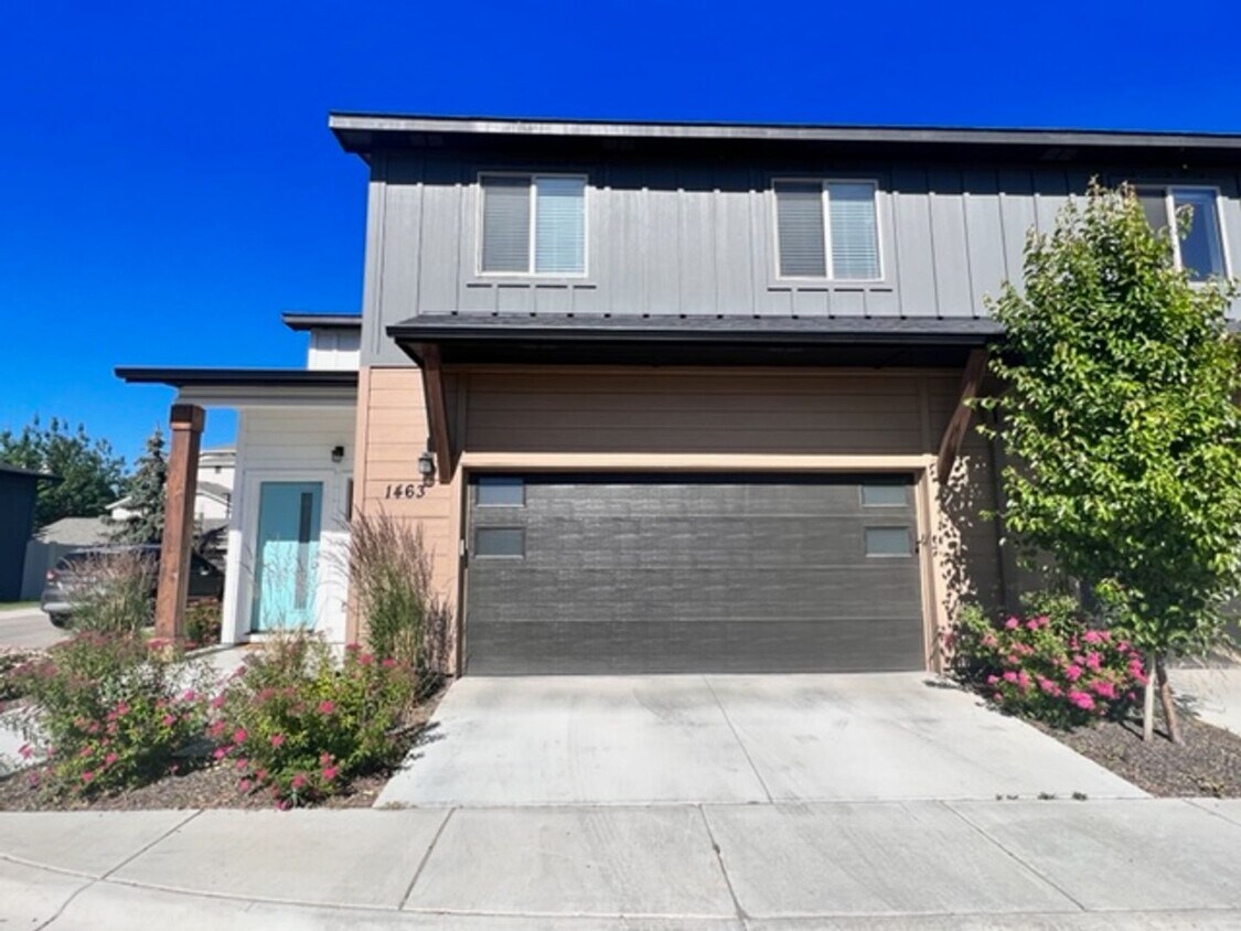 Foto principal - Beautiful Townhouse!
