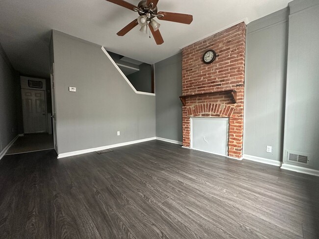 Foto del edificio - Two-Bedroom House In Baltimore