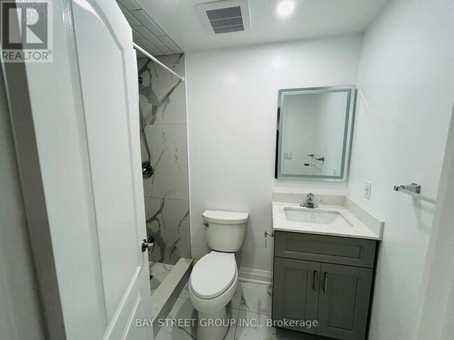 Building Photo - 15 Marilake Dr