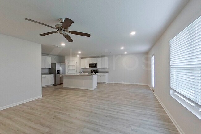 Foto del edificio - 412 Monarch Ln