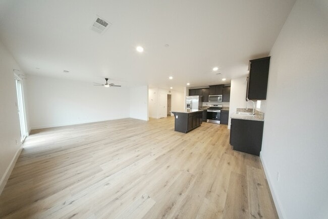 Building Photo - 547 Virginia Ave