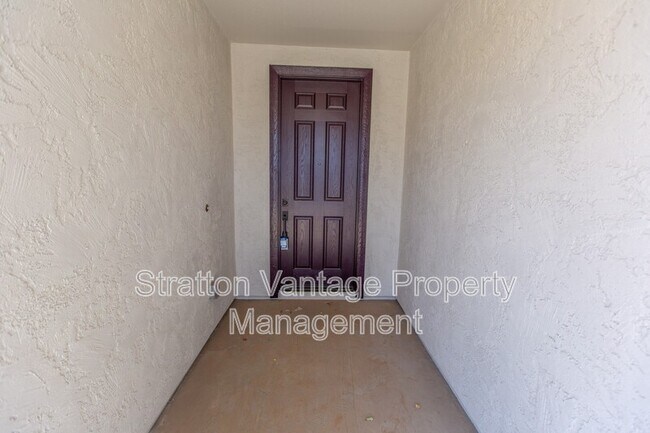 Building Photo - 9657 E Thornbush Ave