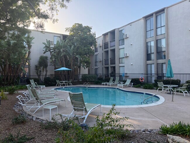 Foto del edificio - 6930 Hyde Park Dr