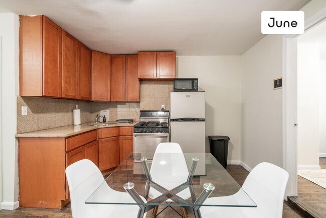 Foto del edificio - ROOM ONLY in 3-bed/1.0-bath Home
