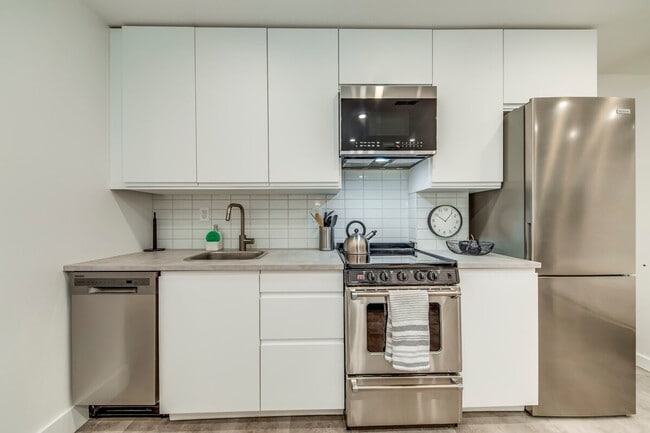 Building Photo - 115 Manning Ave