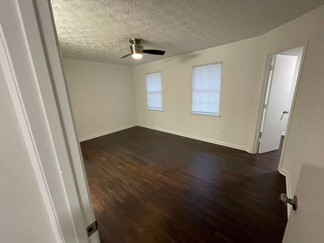 Building Photo - 5963 Thomas Ct