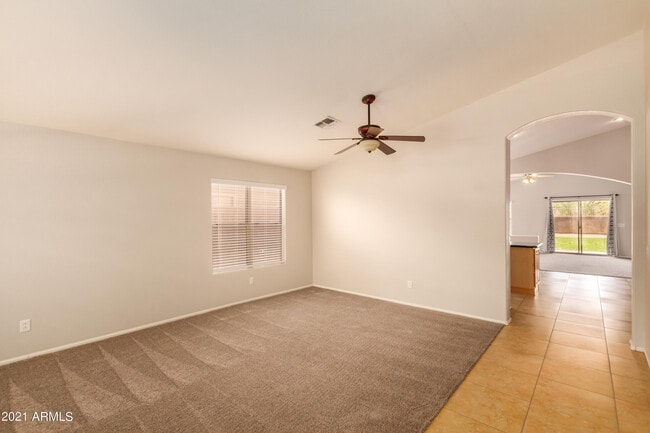 Foto del edificio - 11455 E Peterson Ave