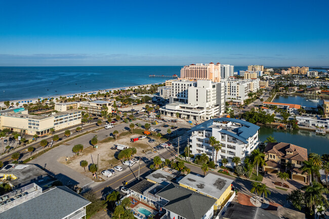 Sun West Palms - Apartments in Clearwater Beach, FL | Apartments.com