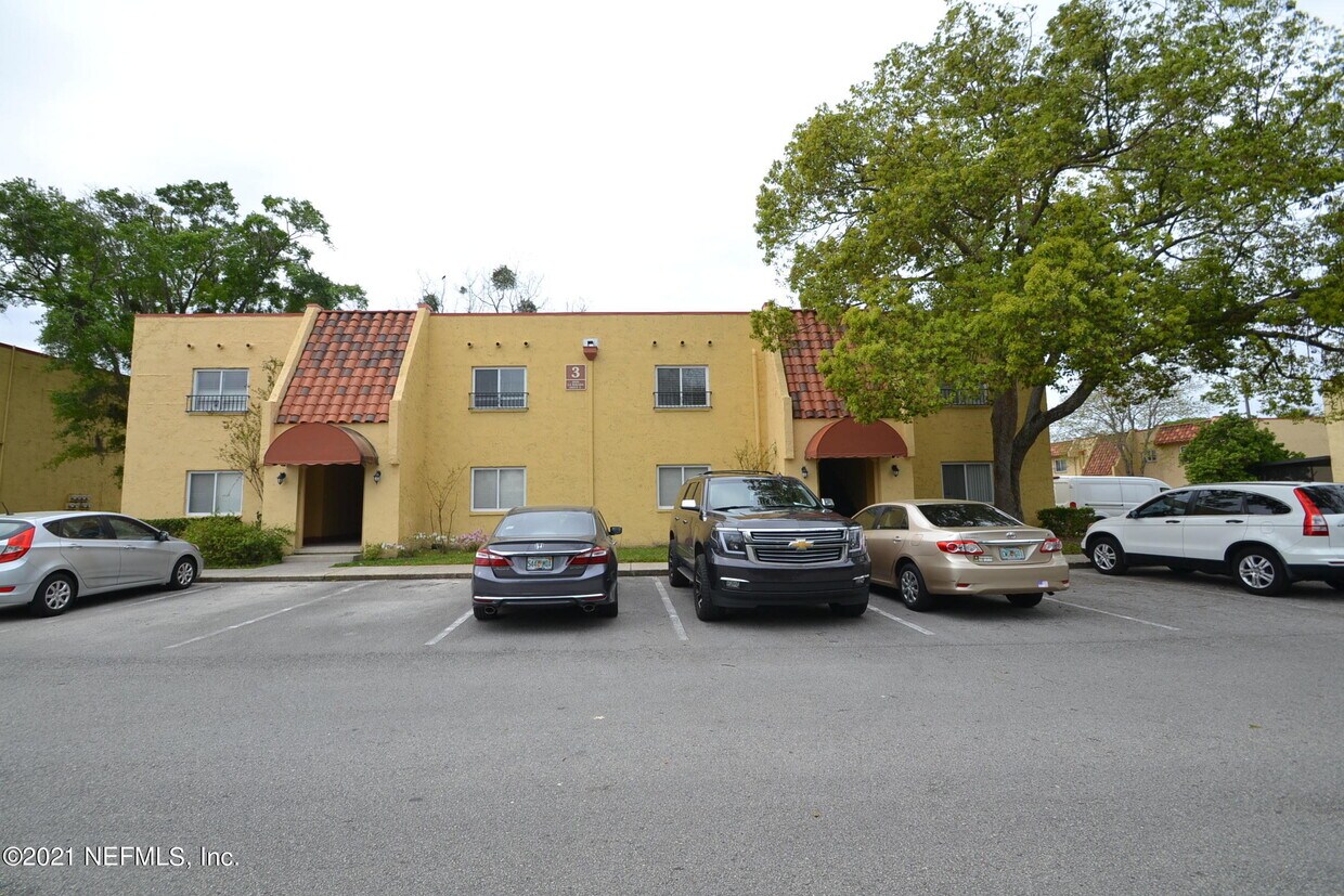 6646 La Mirada Dr E Unit 4, Jacksonville, FL 32217 Condo for Rent in