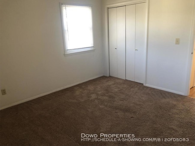 Building Photo - 1 bedroom in Bloomington IL 61701