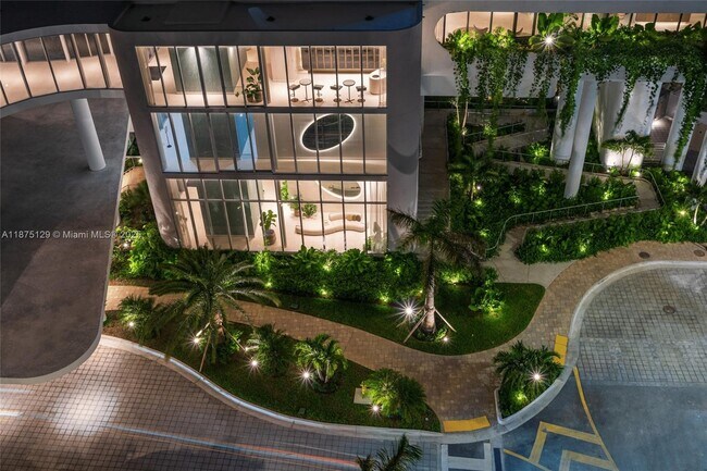 Foto del edificio - 700 NE 24th St