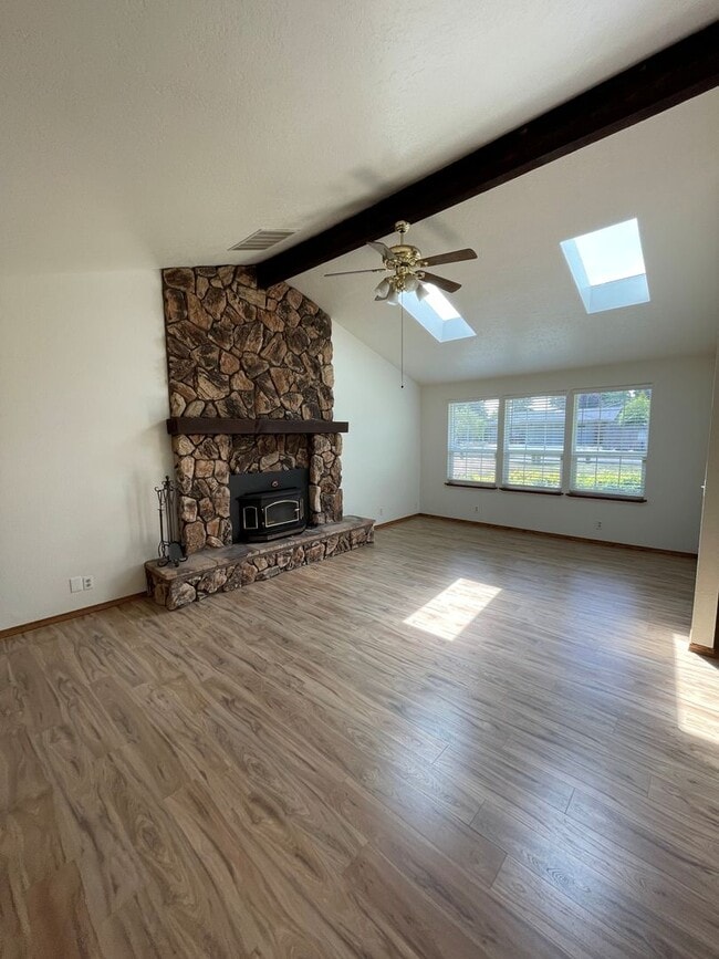 Building Photo - Charming 3-Bedroom Home in Desirable Cutte...