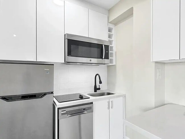 Building Photo - 166 Eastbourne Ave