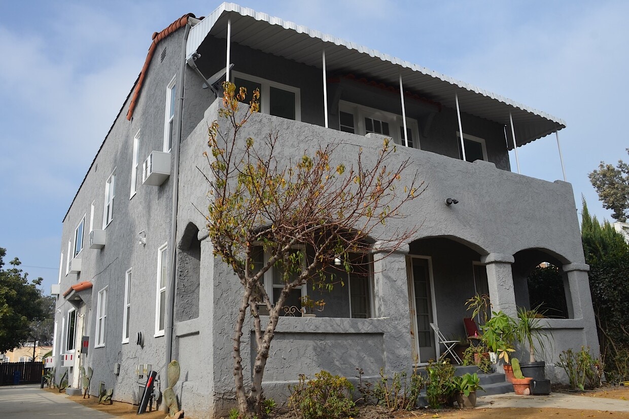 Primary Photo - 2543 S Burnside Ave