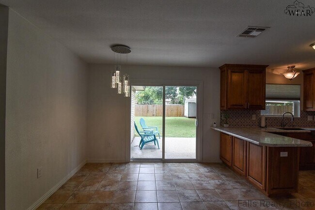 Building Photo - 4512 Alamo Dr