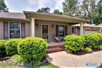 Building Photo - 697 Crestview Dr