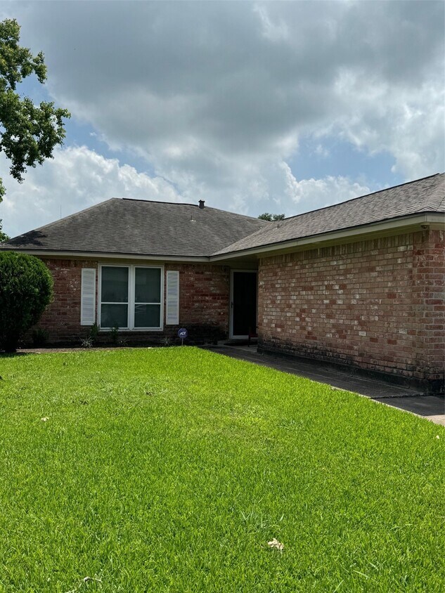 Foto principal - 5211 Court Rd