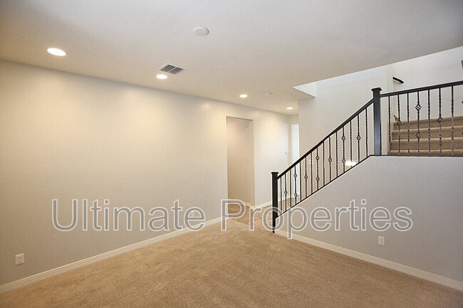 Building Photo - 9907 W Louise Dr