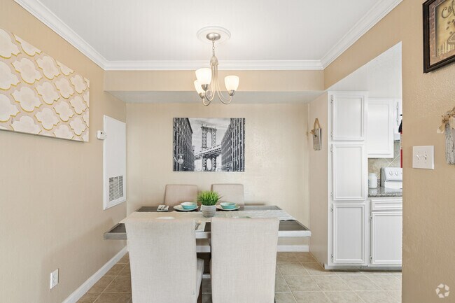 2 habitaciones, 2 baños - 1000 pies cuadrados - Comedor - Falls of West Oaks