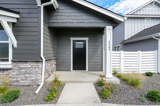 Building Photo - Newly Constructed Home with Spacious Layout