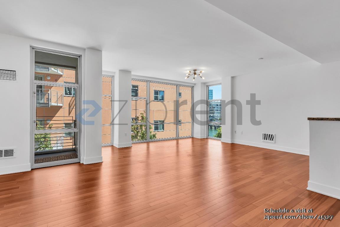 Primary Photo - 235 Berry St