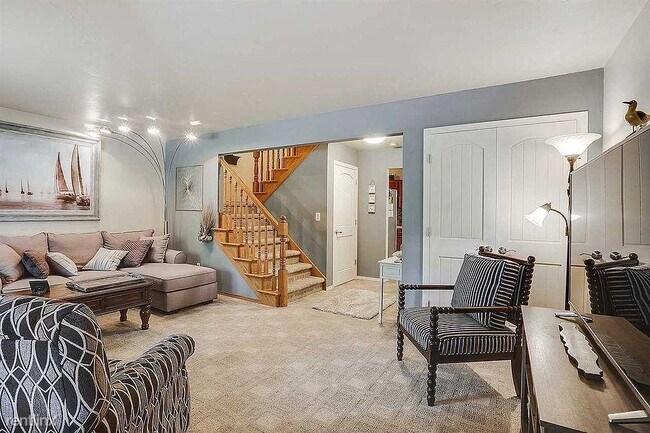 Building Photo - 3 br, 1.5 bath House - 613 Saint Martin Ct