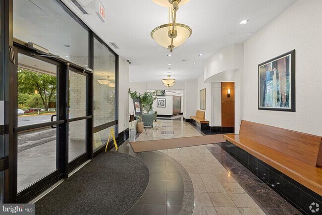 Foto del edificio - 307 Yoakum Pkwy
