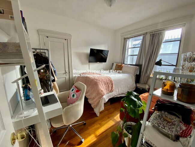 Studio - 60 Charlesgate E