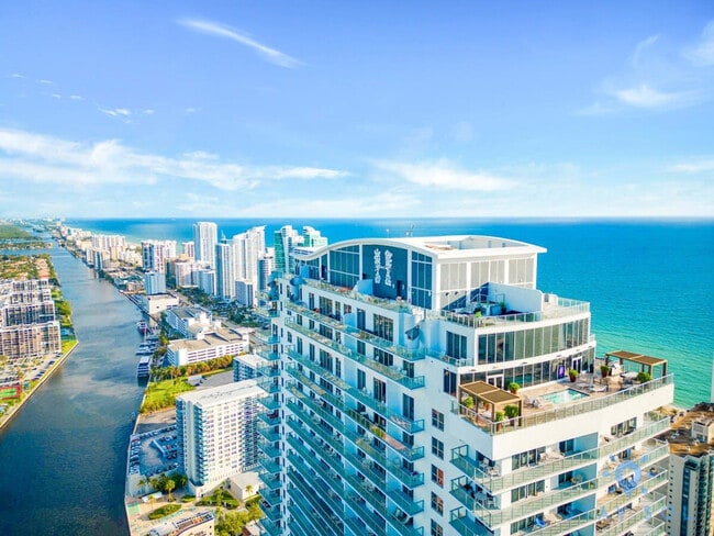 Building Photo - 4010 S Ocean Dr