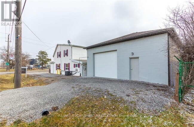 Building Photo - 355 Jones Rd