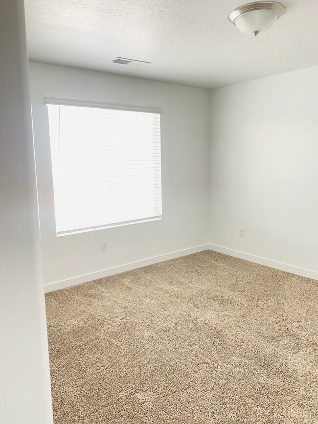 Room 1 - 1062 E Pilot St
